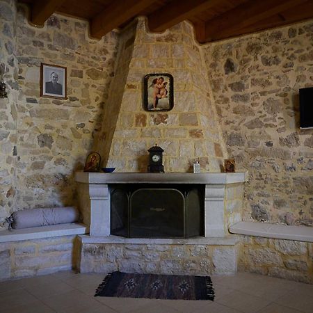 Traditional Stone Mezonete Krousonas  エクステリア 写真