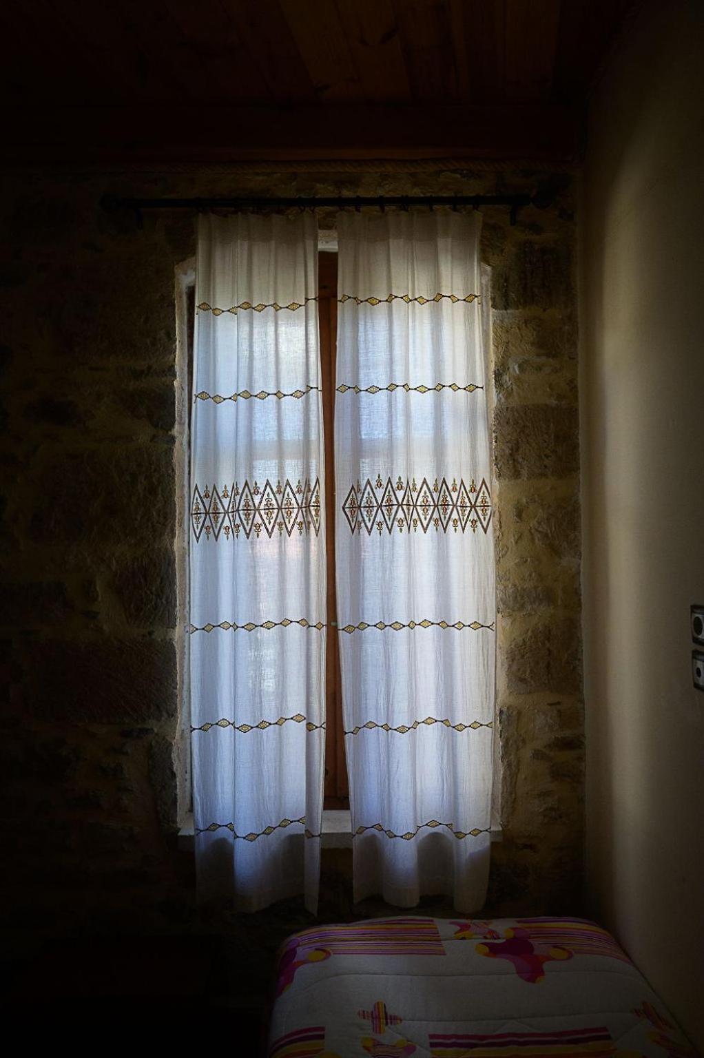 Traditional Stone Mezonete Krousonas  エクステリア 写真